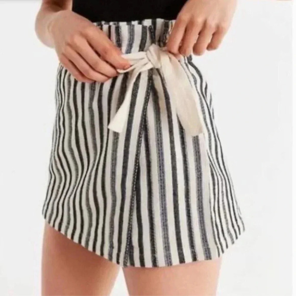Urban Outfitters Striped Paper Bag Skort - Picture 6 of 8